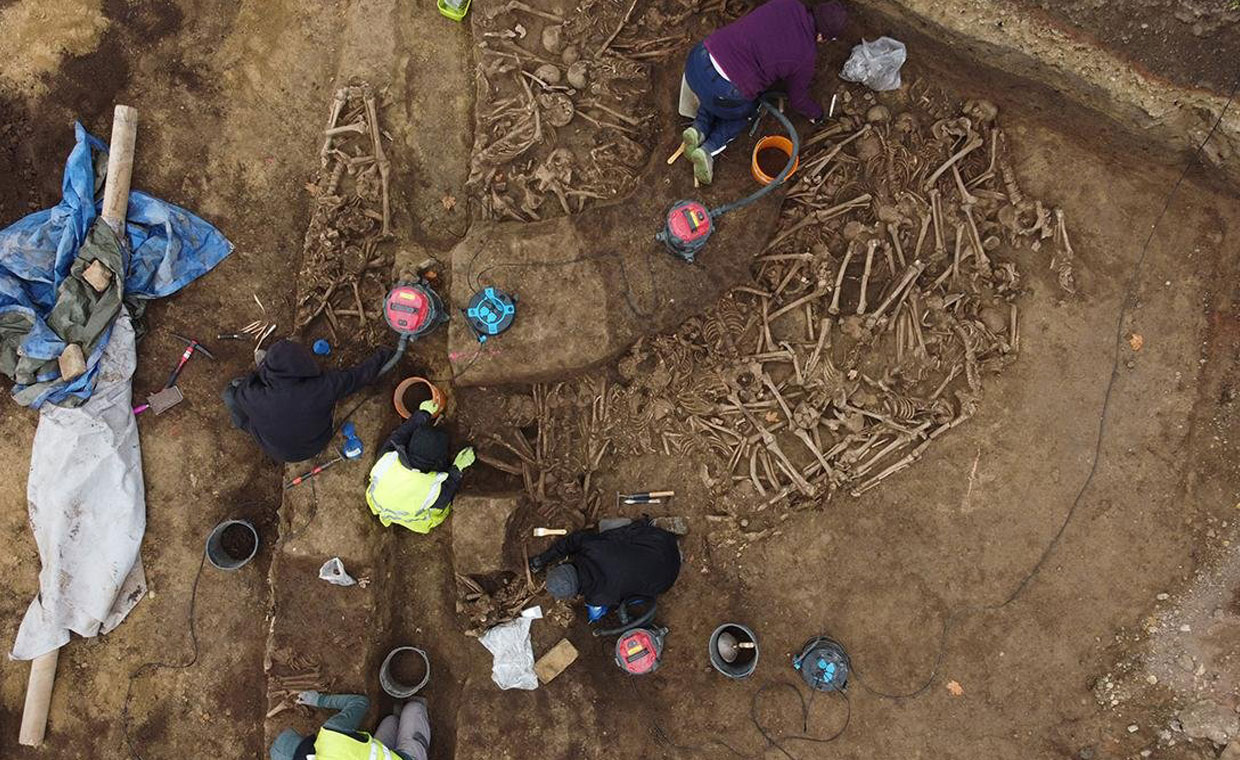 3710 – Soccer pitch invasion! Vienna’s battlefield and Carnuntum, AD 170